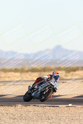 media/Dec-07-2025-CVMA (Sun) [[3e7d2de5dc]]/Race 18-Formula Twins-Formula 40 UL/